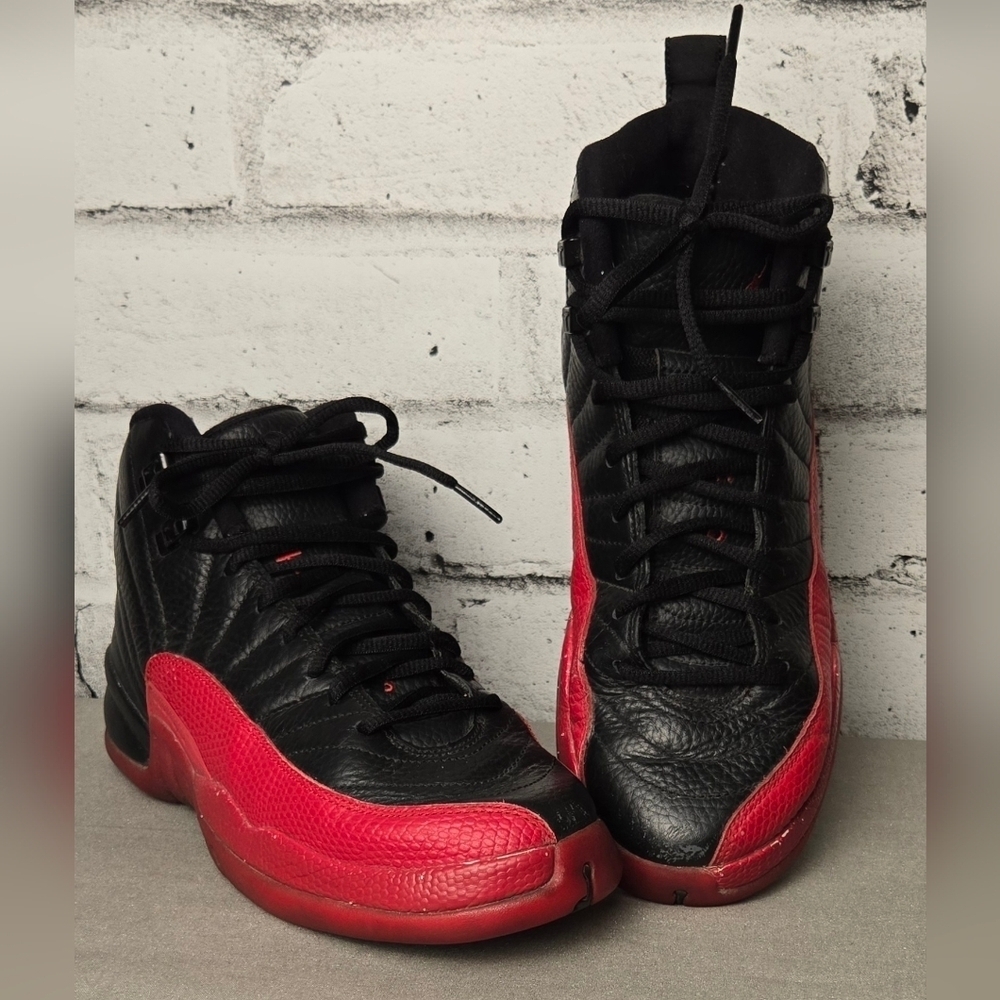 Air Jordan 12 Retro Flu Game 2016 Youth 7Y Womens 8.5 Black Red